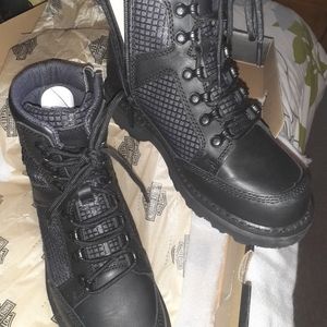 New in box Harley Davidson Boots size 8. There is no 4 payments on this. PIF